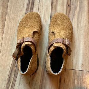 Chaco brand new size 6 leather shoes